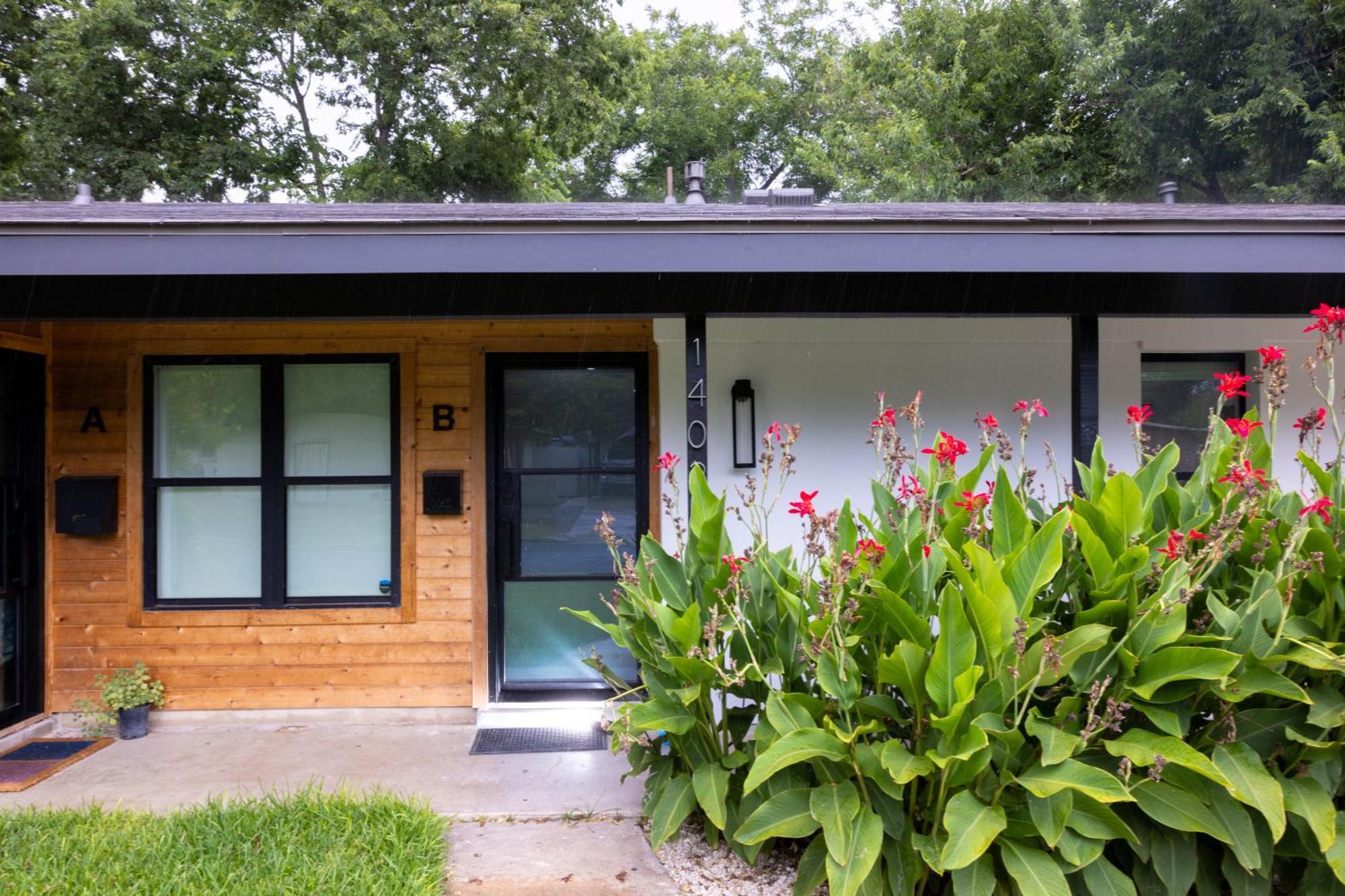 Luxe Retreat, Modern Gem With Private Backyard Oasis Hébergement de vacances Austin